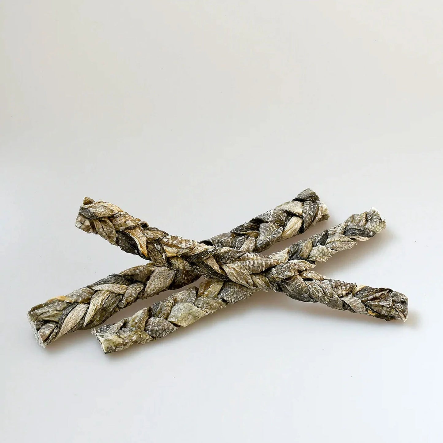 SANADOG - BRAIDED COD STICKS 鱈魚皮辮辮
